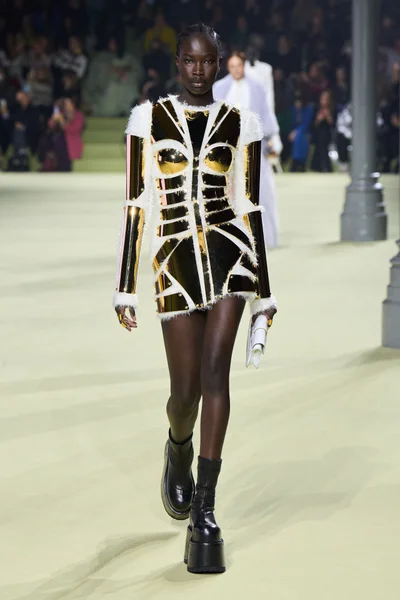 Look 10